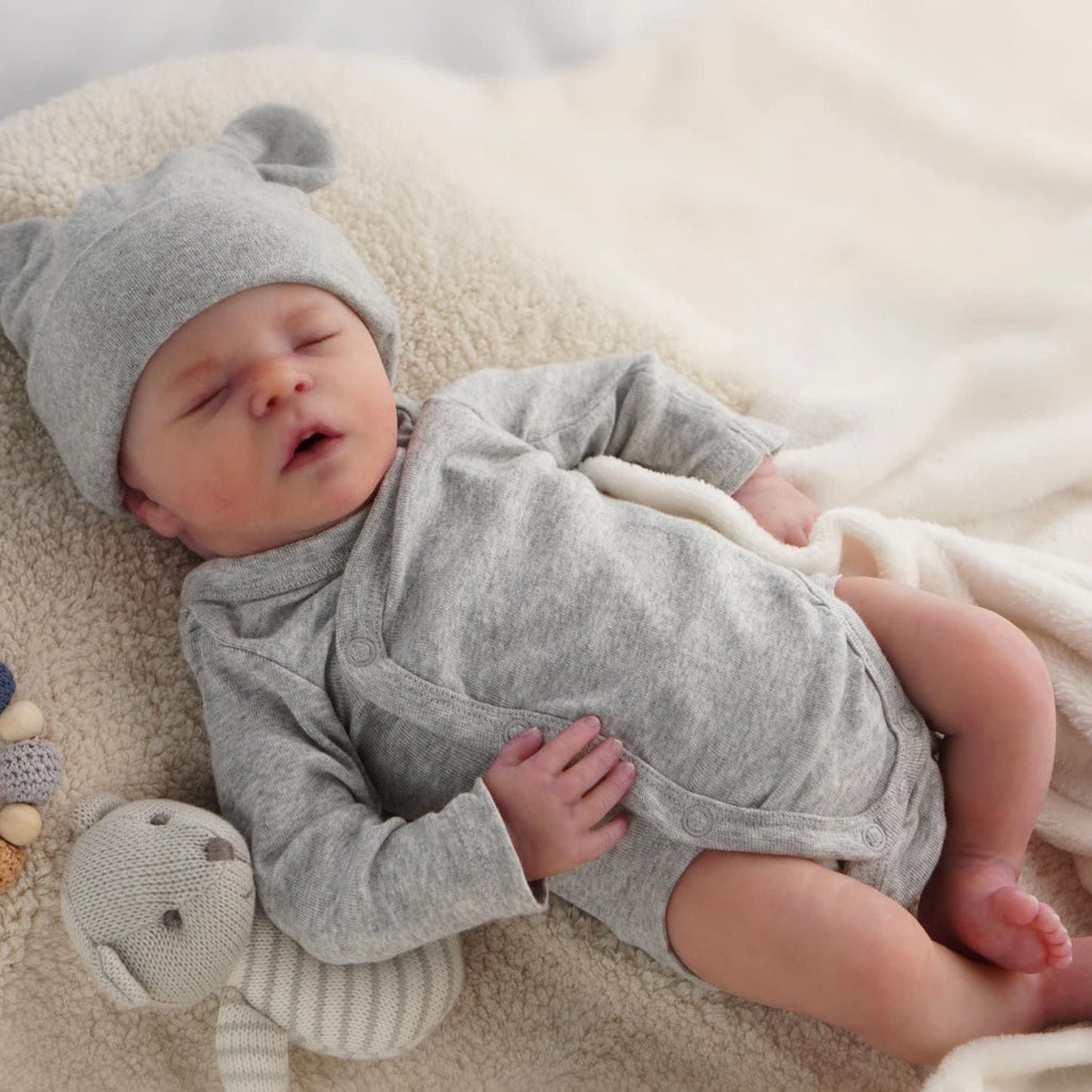 Muñeca bebé reborn Cuddle Bear de cuerpo blando de 40 cm, ropa extraíble y accesorios de alimentación incluidos