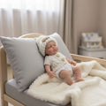 Oliver James 20cm Mini Muñeca Reborn de Silicona Sólida, Lavable, Extremidades Estirables, Ojos Cerrados, Recién Nacido Dormido, Incluye Traje de Punto Blanco