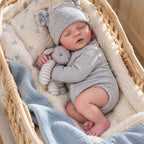 Muñeca bebé reborn Cuddle Bear de cuerpo blando de 40 cm, ropa extraíble y accesorios de alimentación incluidos